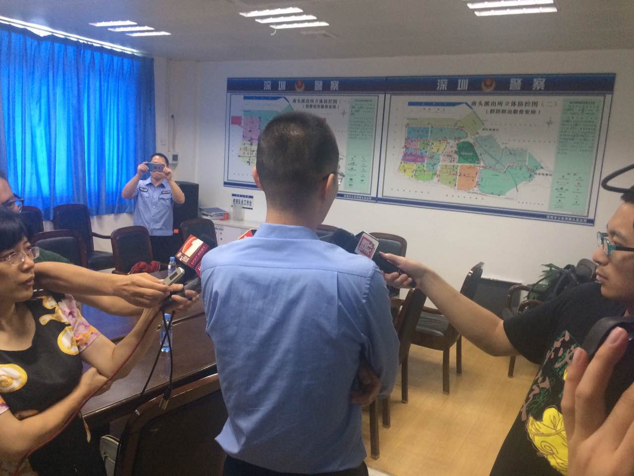 失联6年 父母赴深寻子 民警助其一家团聚