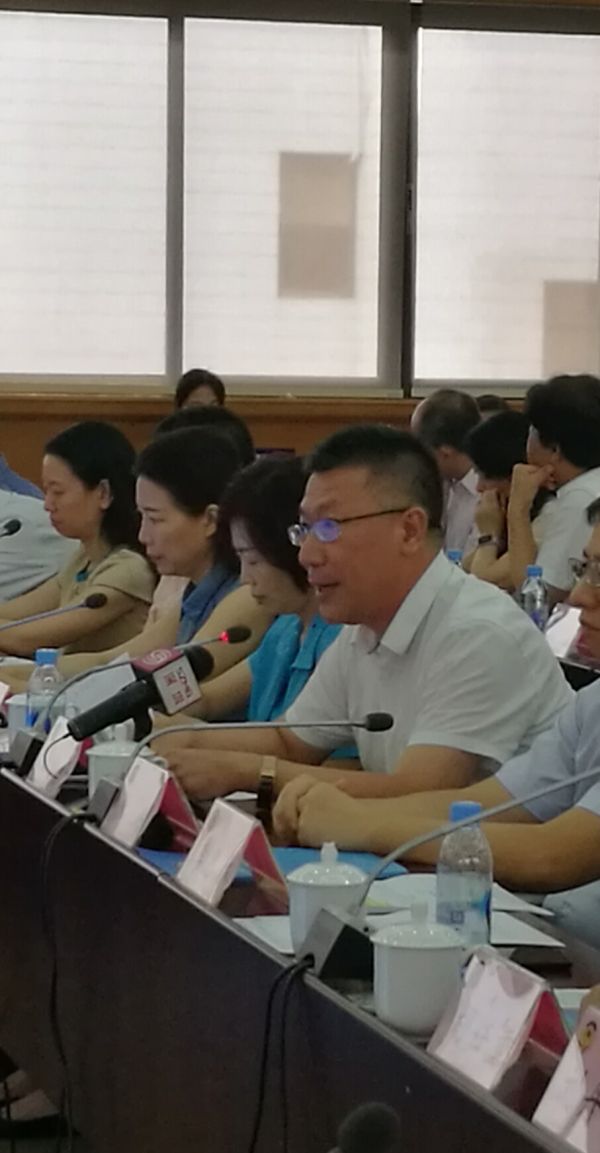 廖欣：社康中心多而不强 临聘人员占了多数