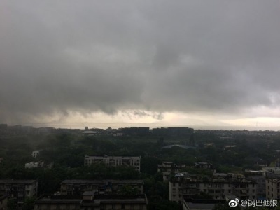雷雨突至 深圳网友再开启“吐槽模式”