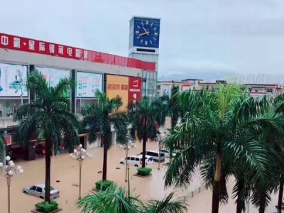 深圳发布暴雨红色分区预警 暴雨“突袭”坪山