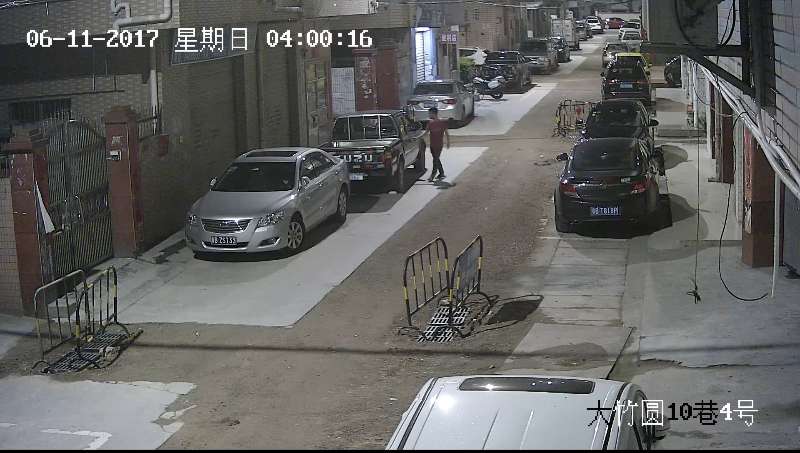 下车切记锁车 小偷专门“捡漏”