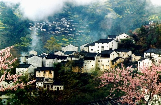 中共中央、国务院出台意见加强和完善城乡社区治理