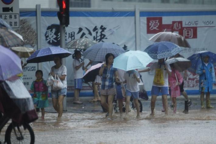 深圳市气象台解答：为何台风停课，暴雨不停？