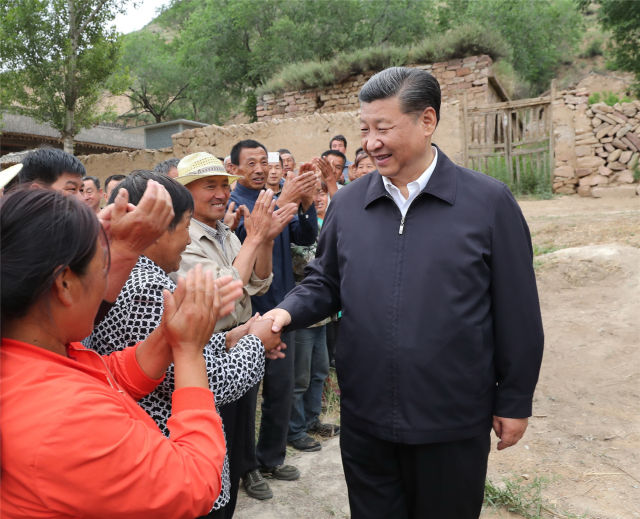 习近平：请乡亲们同党中央一起，撸起袖子加油干！
