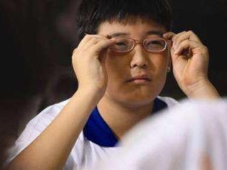 中国城市学生近视增至80% 青少年近视率世界第一