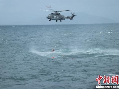货船惠州海域沉没 台风中粤港救出12名落水者 