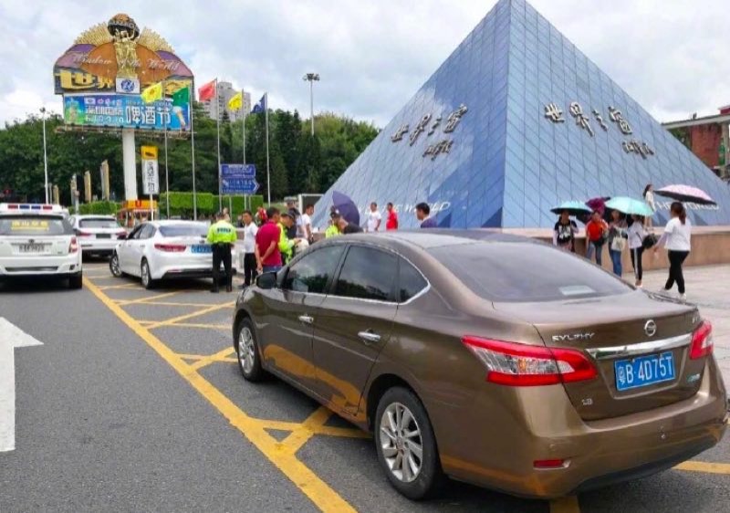 在“黄方格”停车5秒要吃罚单！深圳交警这回要动真格的