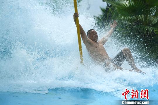 全国各地热浪滚滚 火了“高温经济” 
