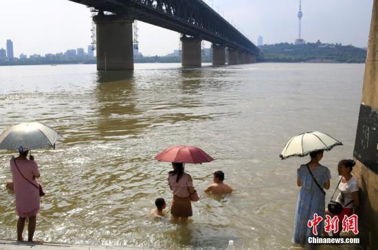 台风冷空气联手送清凉 南方高温明起逐渐缓解