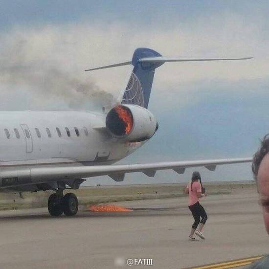 美联航客机在美着陆起火 机上63人无人伤亡