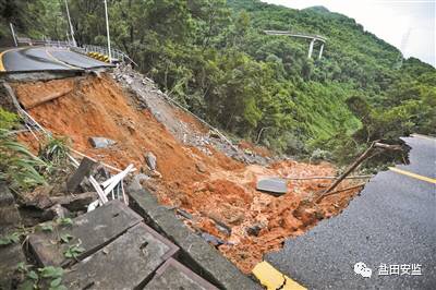 突发道路塌陷，盐田多部门联合处置保平安