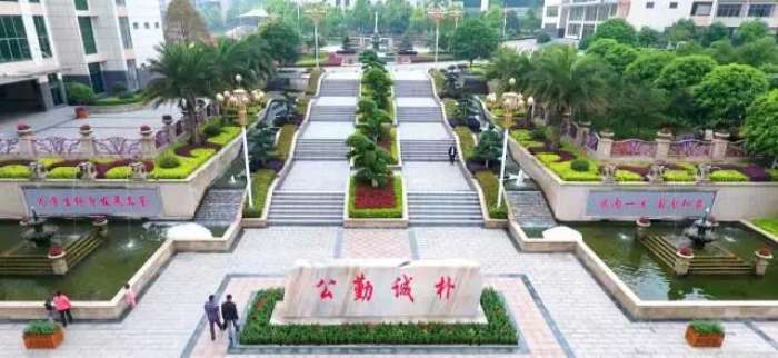 这个班真牛，2017高考65人有44人上清华北大