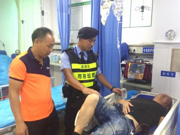 暖！男子疼得在路边打滚 清水河巡查队员将其送医