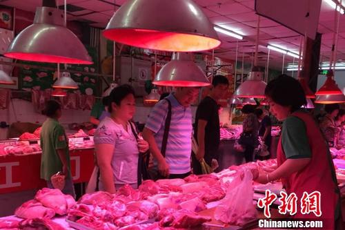 猪肉价格同比连跌五个月 批发价每公斤跌破20元