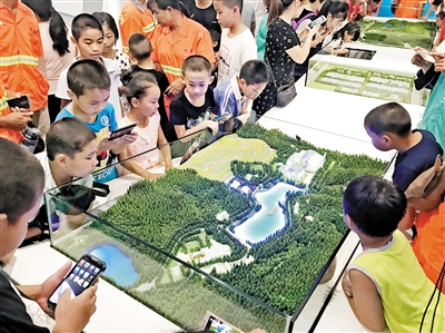 听规划看展览逛动物园，宝安这样关爱环卫工人留守儿童
