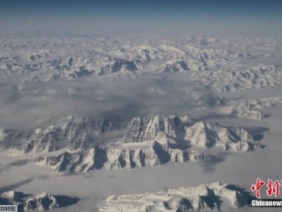 格陵兰冰盖“变黑” 全球海平面加速上升 