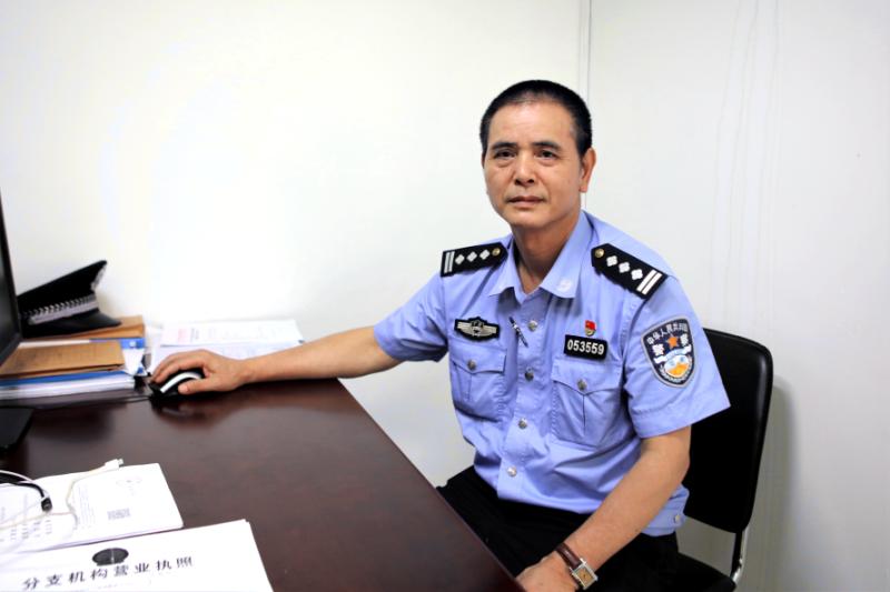 赖炳才：轻伤不下火线的消防“战马”