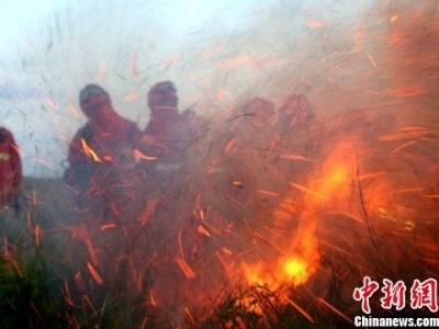 蒙古国大火逼近中国边境 森林武警堵截4天仍蔓延