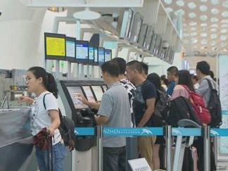 深圳机场航班大面积延误预警降为黄色