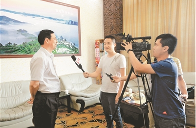 百色副市长杨胜军：扶贫又扶智实现精准扶贫
