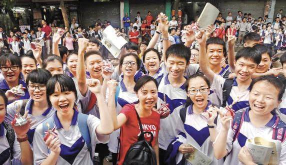 深圳48所公办普高录取32807人，公办普通高中学位占52%