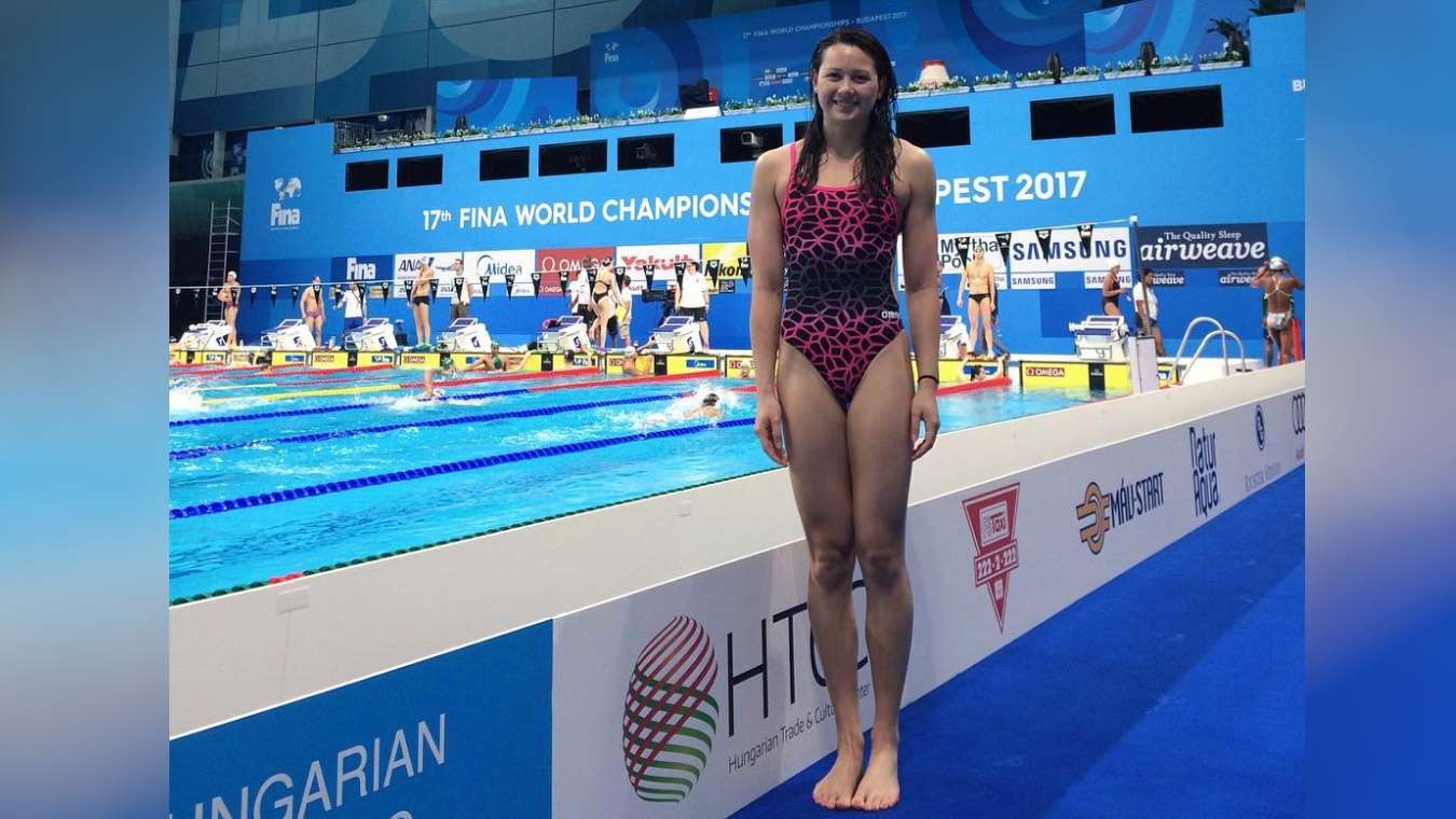 19岁何诗蓓两破香港纪录  晋身世锦赛决赛