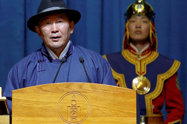 蒙古国新总统宣誓就职：让人民脱贫，与中俄保持友好关系