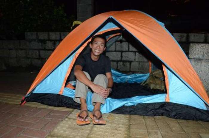 辽宁舰两千张参观券3日下午发放 香港市民通宵排队