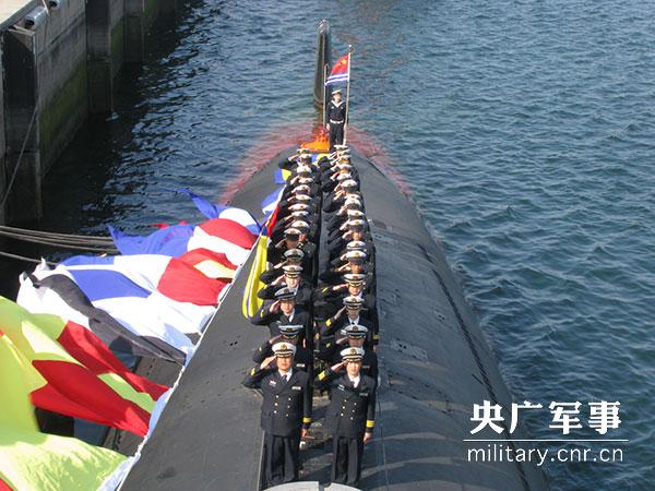 29年潜艇老兵揭秘百米深海下的“吃喝住行睡” 