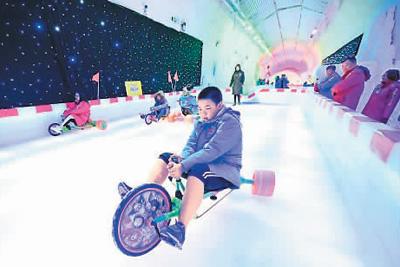 多地进入“烧烤模式” “高温经济”清凉消费