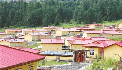 目本村整体搬迁家家住上新房子