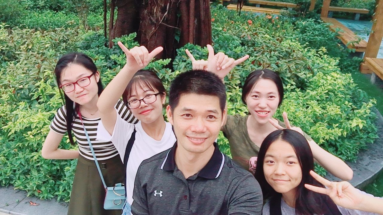 大鹏新区年度教师邱美强：连续五年当选学生最喜欢的老师