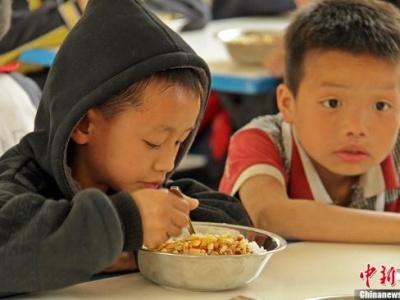 教育部：农村学生营养改善计划食堂供餐比例待提升