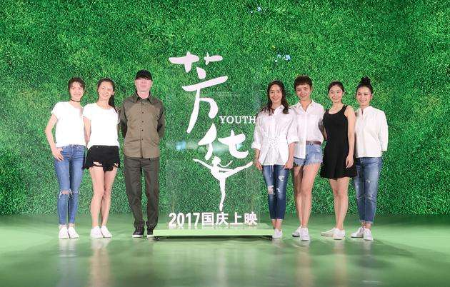 冯小刚拍《芳华》：六分钟花700万为创造战争新视觉
