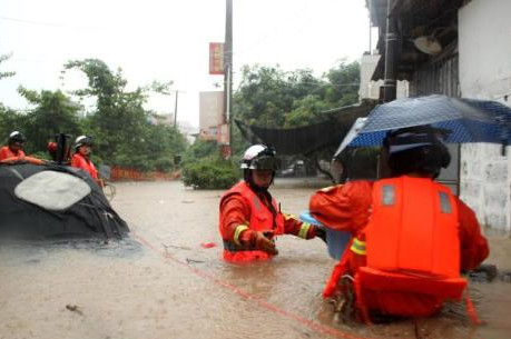 双台风携暴雨致闽逾18万人受灾 直接经济损失超8亿元