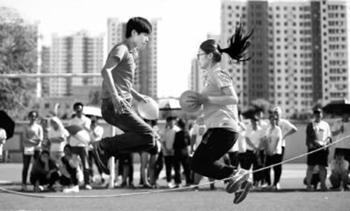 中国大学生体质还在下滑:深夜撸串喝酒,健康教育需入课堂
