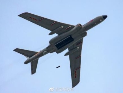 中国空军获国际军事比赛“航空飞镖”优胜团体奖