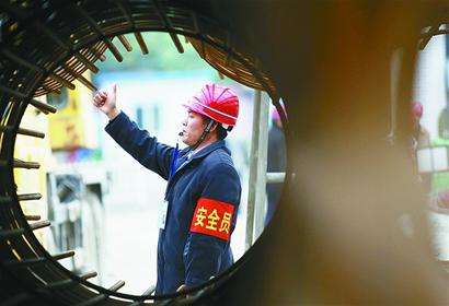 深圳市轨道办督促建设单位安全文明施工