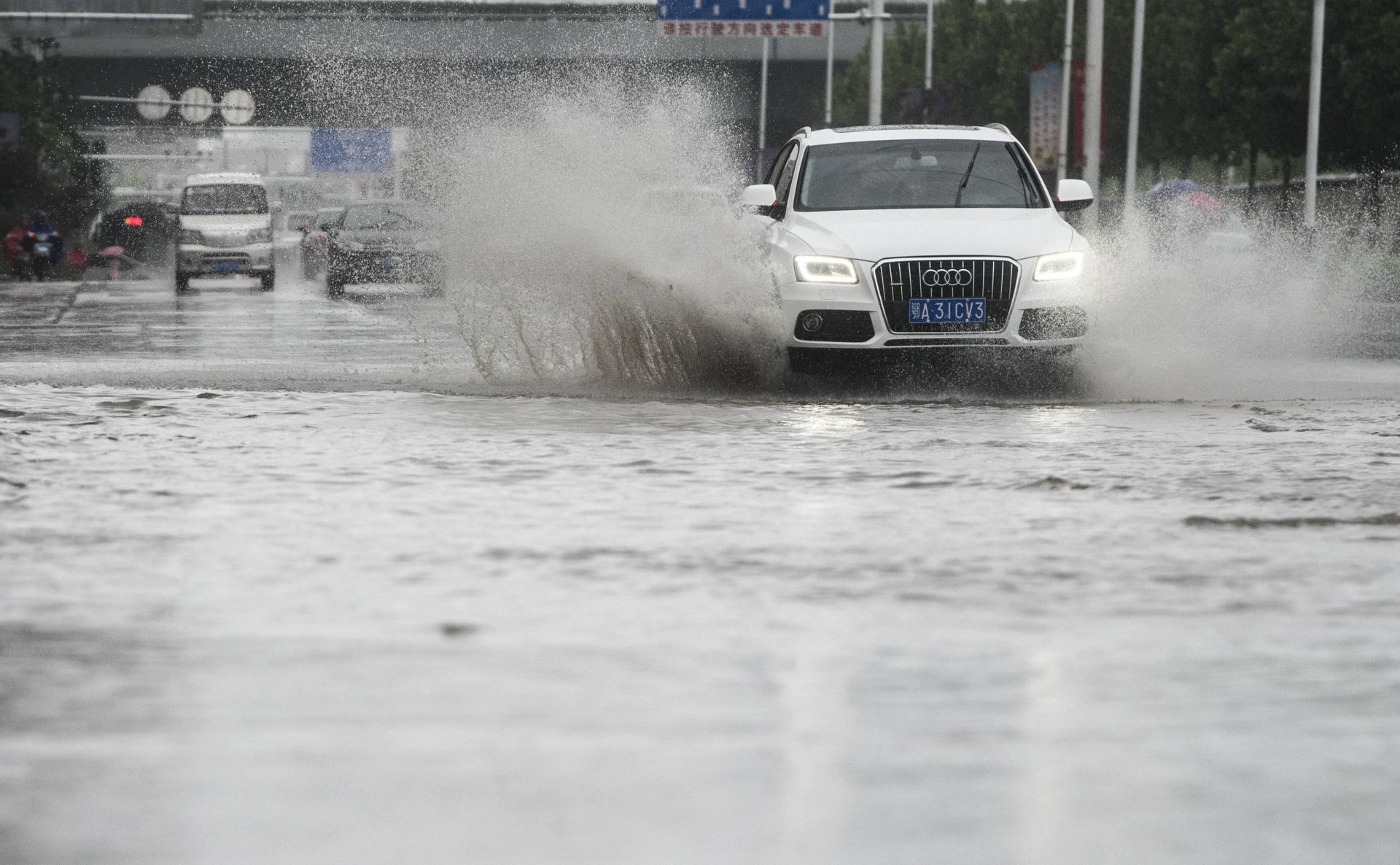 气象台发布暴雨蓝色预警，8省份部分地区有大雨或暴雨