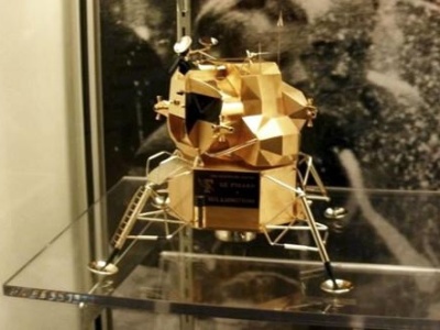 纯金打造惹来贼 阿波罗11号登月舱模型被盗