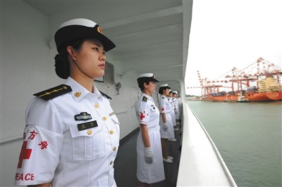中国海军“和平方舟”医院船首次停靠斯里兰卡