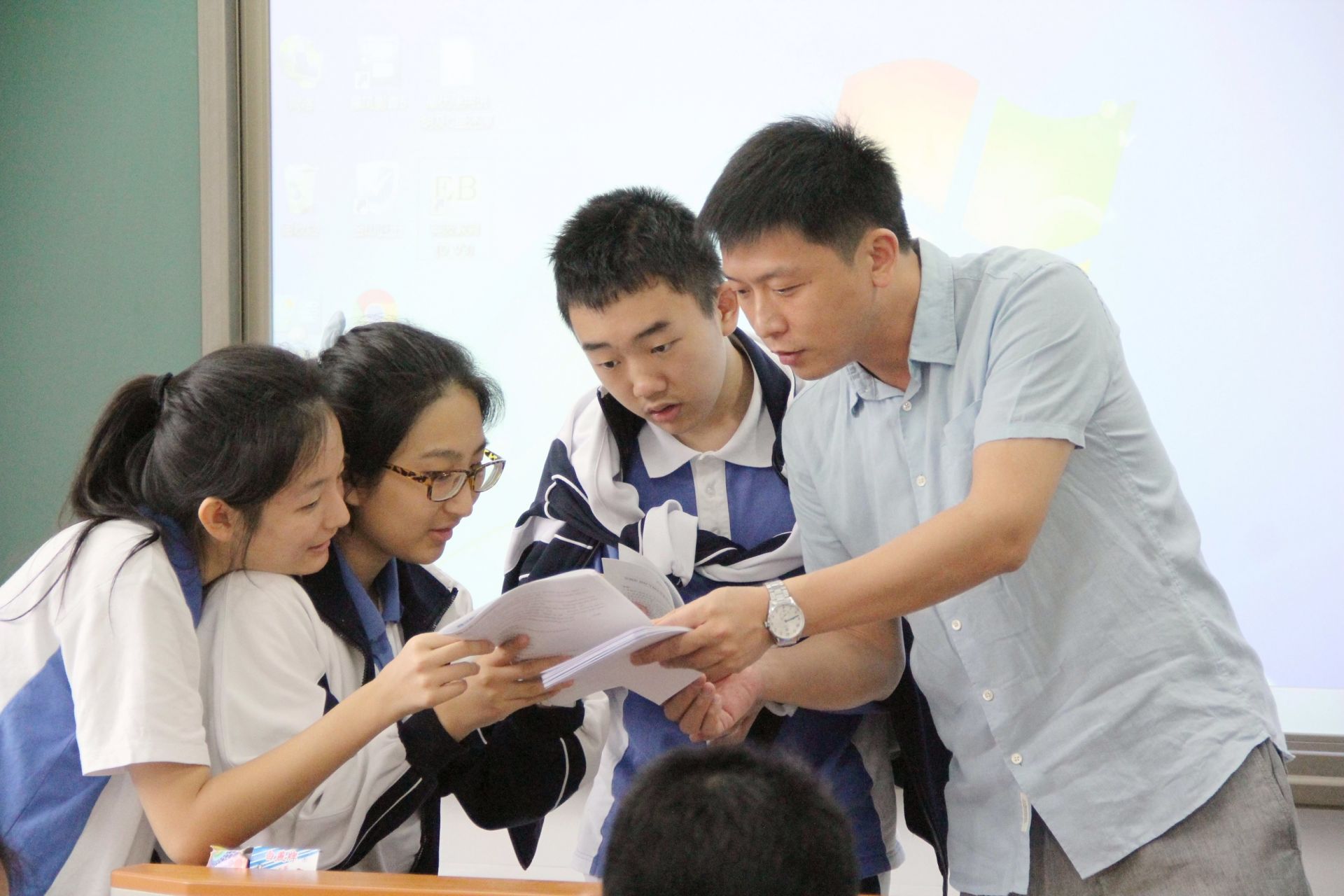 深圳市直属学校年度教师甘磊：奋力奔跑在教育路上