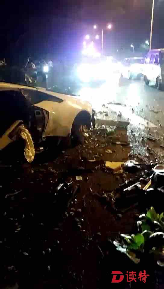 今晨滨海大道发生大车祸：四车相撞，所幸无人有伤亡