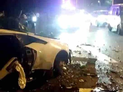 今晨滨海大道发生大车祸：四车相撞，所幸无人有伤亡