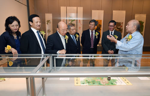 饶宗颐荷花书画巡回展在澳门举行 
