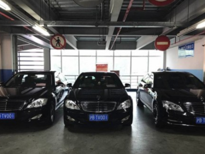 上海惊险奔驰“三胞胎”？！三辆车同牌同车主，咋回事？