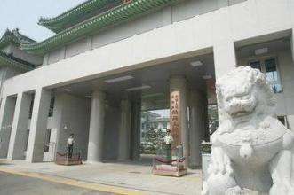 最高检：坚决查处兴风作浪的“金融大鳄”和搞权钱交易的“内鬼”