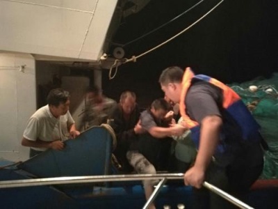 江苏盐城海域两渔船相撞 5人获救4人失联