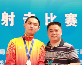 全运会男子10米气步枪比赛 深圳隋庚成“射落”团体银牌