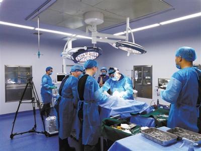 国内首例本土人体冷冻完成，在液氮罐里等待“复活”